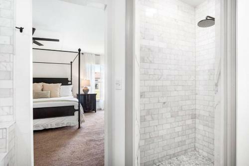 Cape Escape II - 4bdr - 2bth - Pool - Sleeps 10 Or More