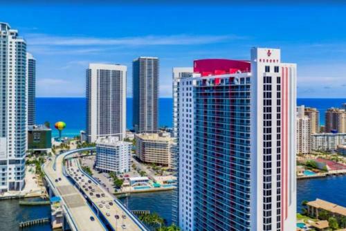 2803ab Yg Chic 2 Br 2bth Water Views Modern Kitchen Balcony Gym Pool 28th Fl 2803ab