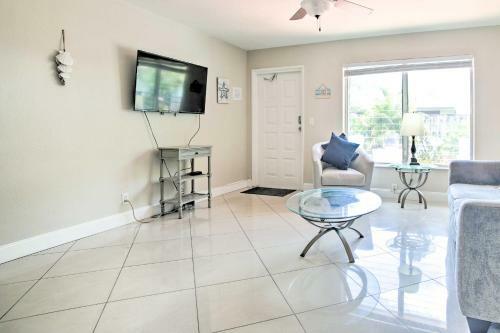 Apartamento Dreamy Oasis With Pool Access, 3 Mi To Beach!