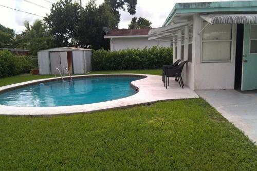 Beautiful Margate Property W/ Pool