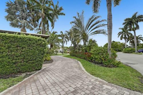 Professionally Decorated Luxury 3br & Private Pool