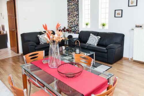 Gorgeous Apartment In Piraeus