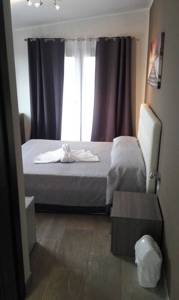 Saman� Bed