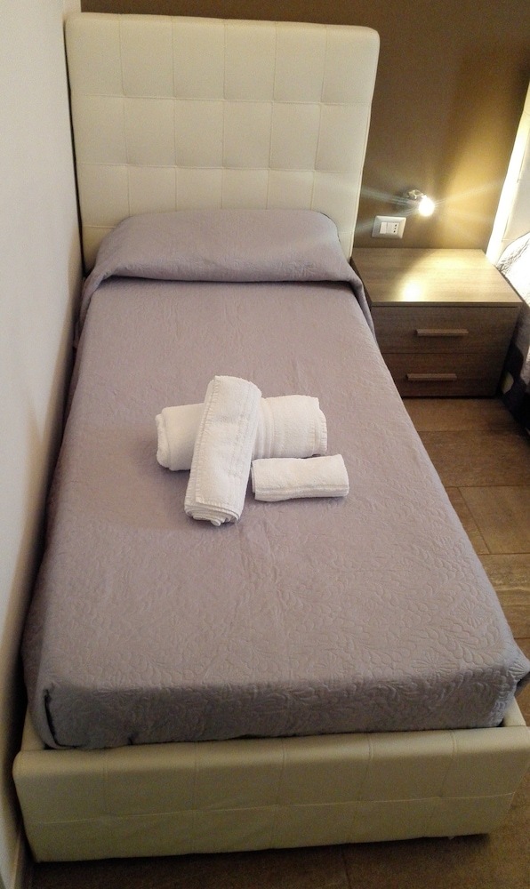 Saman� Bed