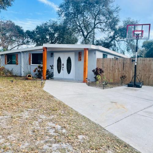 Villa Updated 3/2 Home! Minutes From The Beach!!