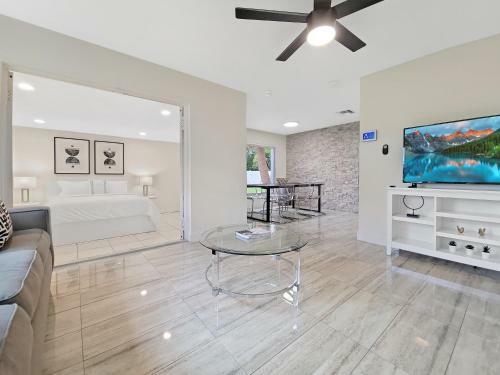 14 Guests Vacation Home With Guest Apartment