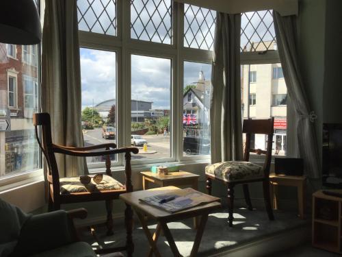 Modern 2 Bed Apartment In Central Exmouth