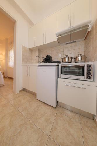 Aphrodites Deluxe Apartment 3