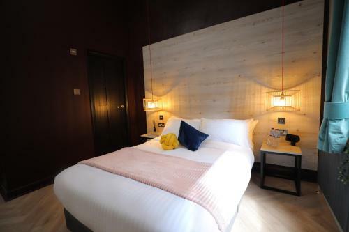 Hotel Revolver