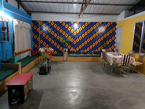 Om Bazra Guru
