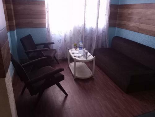 Hostal Have More Cafe & Rooms - Best In Solan