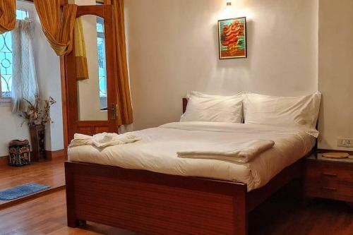 Kalawati Homes - Rockpoint 2bhk Home On Mall Road