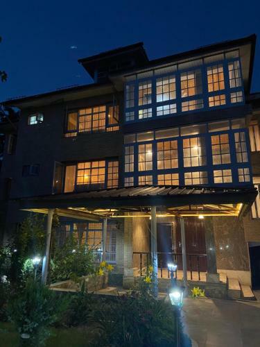 Dove Homes, Residency