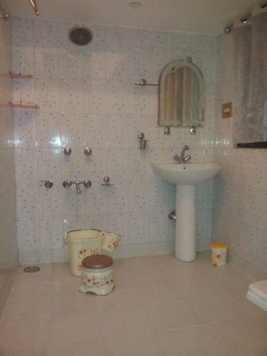 Hotel Qadir Residency Srinagar