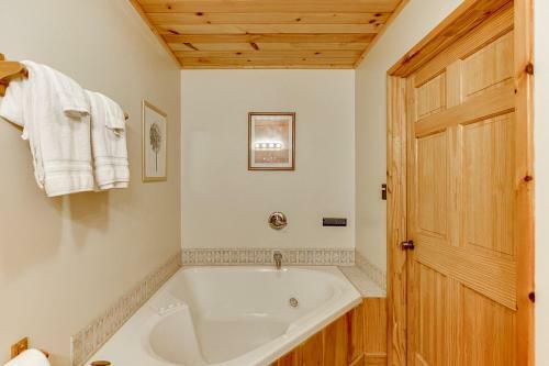 Villa Cabin With Jacuzzi & Hydrotherapy Spanear Helen