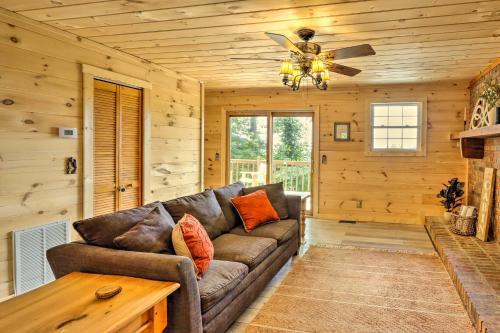 Deja View Cabin With Hot Tub Pets Welcome!