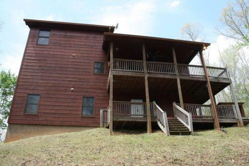 Noah's Ark Cozy Cabin