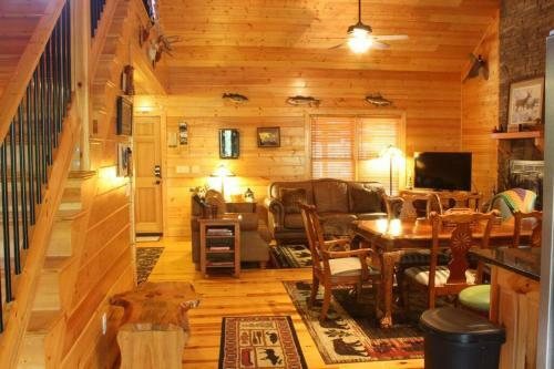 Noah's Ark Cozy Cabin