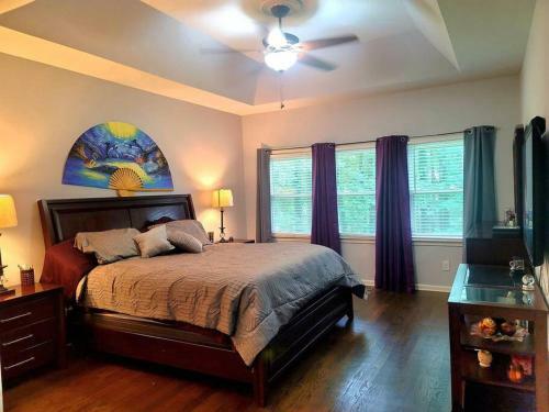 Modern Executive Home With 2 Car Garage In Cobb.