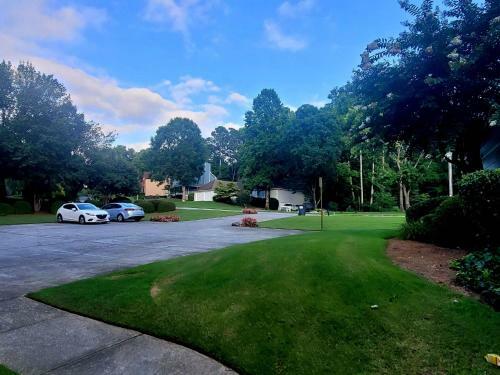 Modern Executive Home With 2 Car Garage In Cobb.