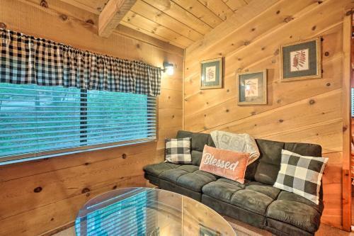 Tranquil Nw Georgia Cabin With Private Hot Tub