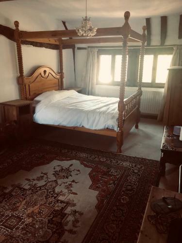 Hostal Tudor House