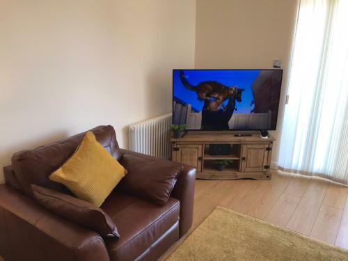 Beautiful 3 Bed Apartment With Sea Views