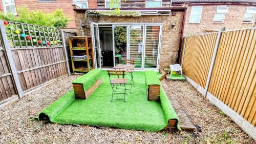 Apartamento Luxury Modern Hampton Garden Flat With Kitchen & Parking