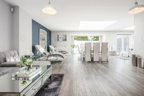 Villa Silverings A Beautifully Designed Luxurious Townhouse