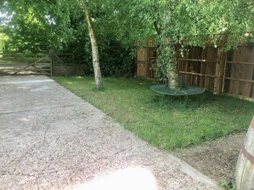 *new* Hartest Vineyard 2 Bed Cottage With Parking