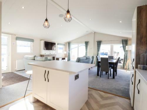 Dovercourt Lodge