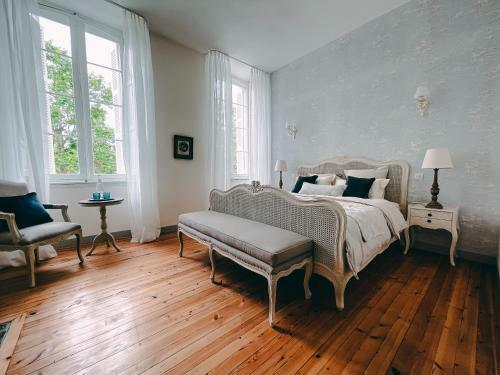 Hostal Karma Chateau De Samary