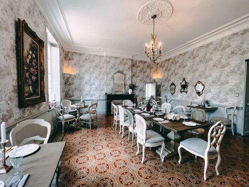 Hostal Karma Chateau De Samary