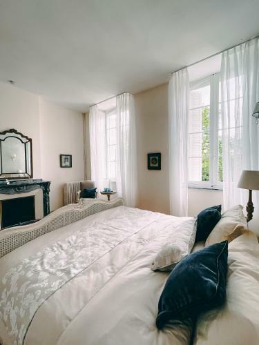 Hostal Karma Chateau De Samary