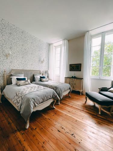 Hostal Karma Chateau De Samary