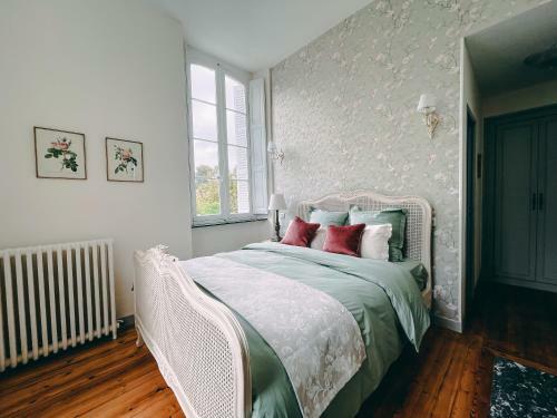 Hostal Karma Chateau De Samary
