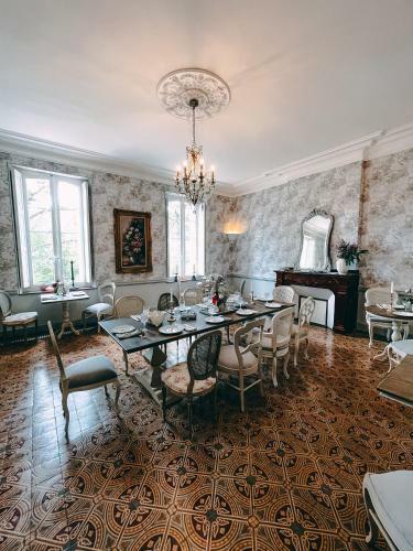 Hostal Karma Chateau De Samary