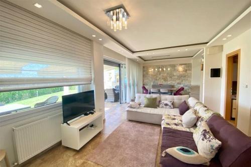 Tamara Luxury Villa Pefkohori (5 Bedrooms 12 Guests)