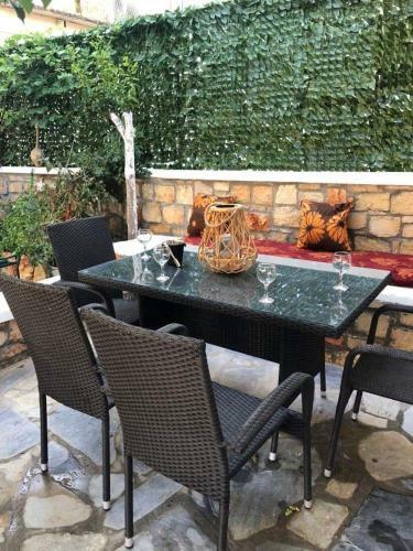 Villa Jimmy, Pilona Village
