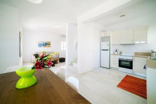 Deep Blue Villa With 4 Bedrooms