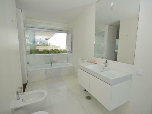 Modern Villa In Bidos Lisbon With Garden And Pool