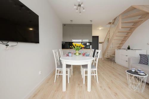Spacious&modern Kamienska Apartment By Renters