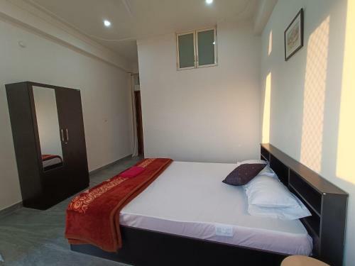 Hotel Oyo 85590 Choudhary White House