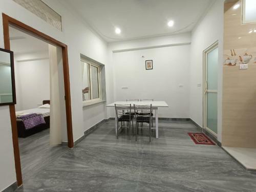 Hotel Oyo 85590 Choudhary White House