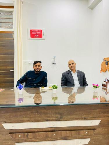 Hotel Oyo 85590 Choudhary White House