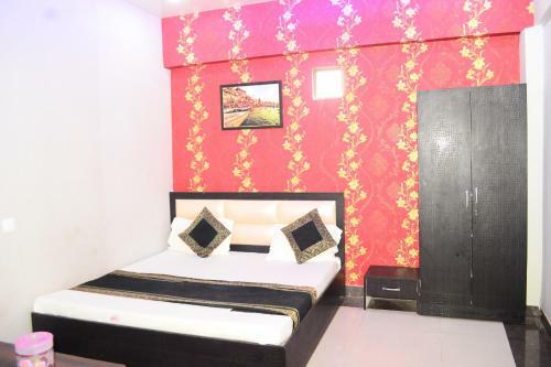 Hotel H R Guest House