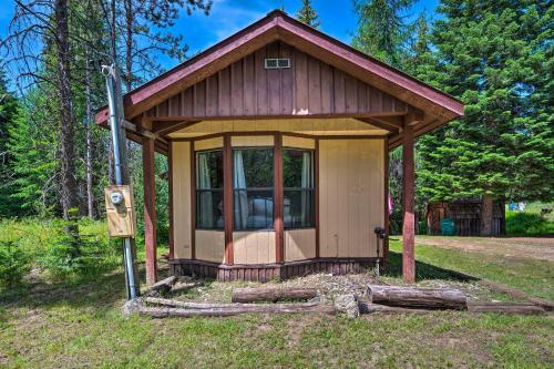 Cute Donnelly Cabin In The Woods With Fire Pit!