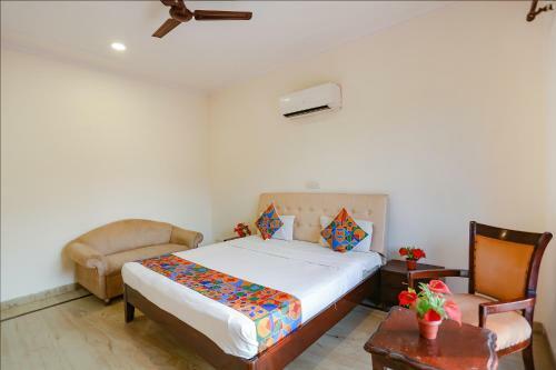 Fabhotel Grand Palace