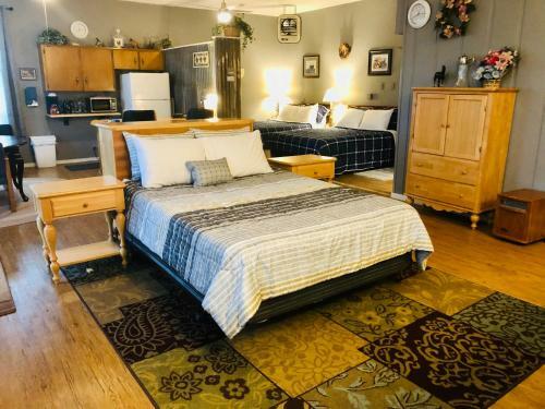 Hotel Salmon River Inn
