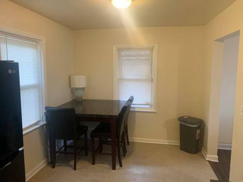 Spacious Modern Getaway Mins From Major Retail